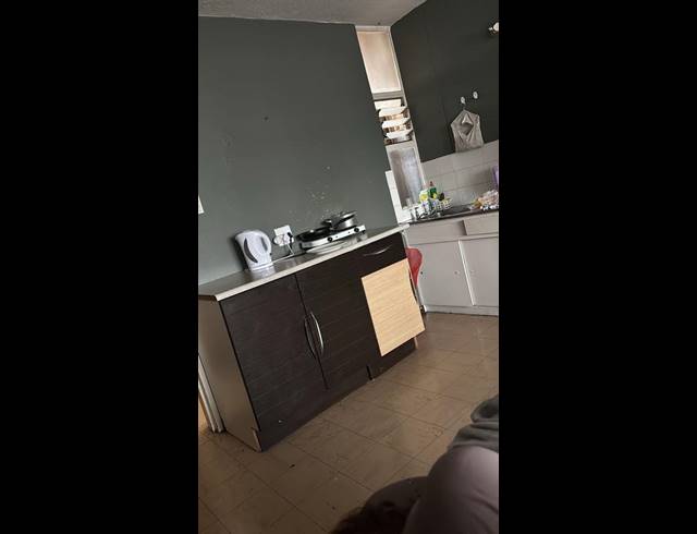 1 BEDROOM APARTMENT FOR SALE IN KEMPTON PARK
